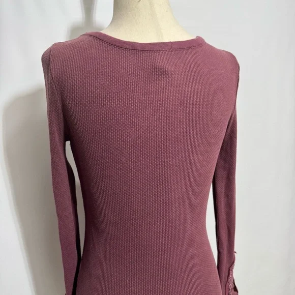 Free People • Crafty Lace Cuff Long Sleeve Thermal Top Burgundy S - Picture 6 of 12